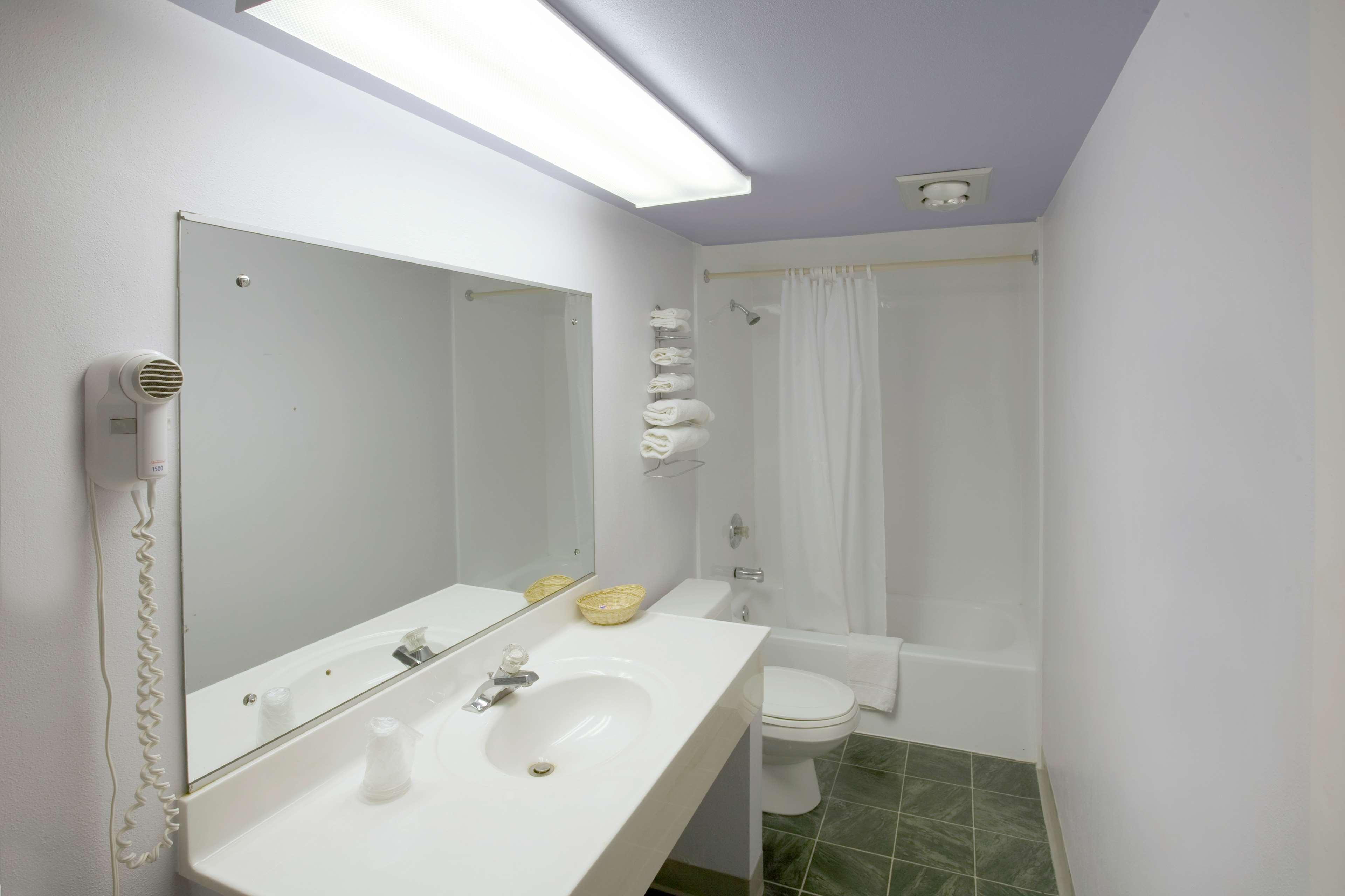 America'S Best Value Inn Litchfield Room photo